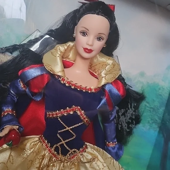 Barbie®️ Snow White - Picture 1 of 7